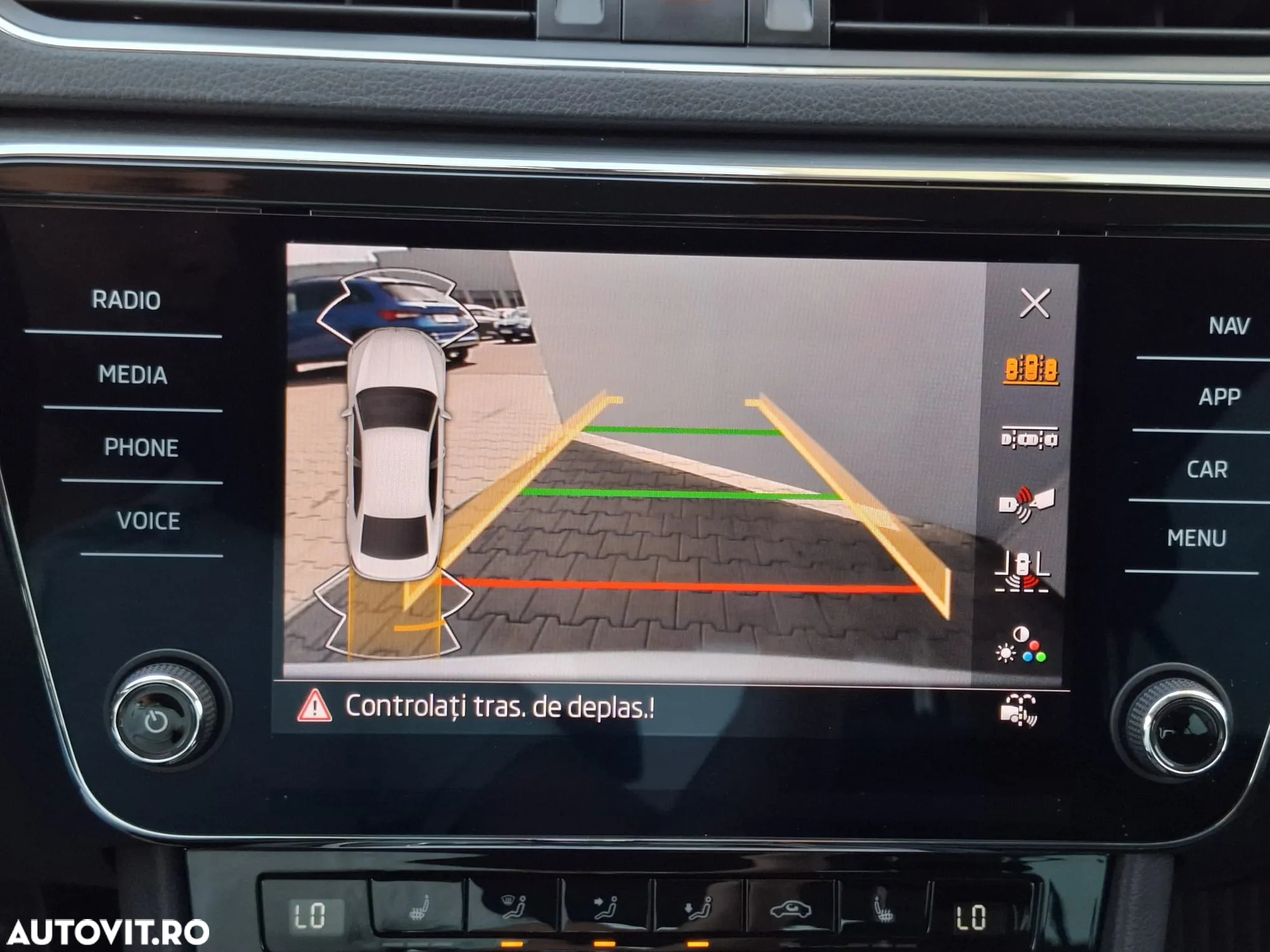 Skoda Superb 2.0 TDI DSG Ambition - 32
