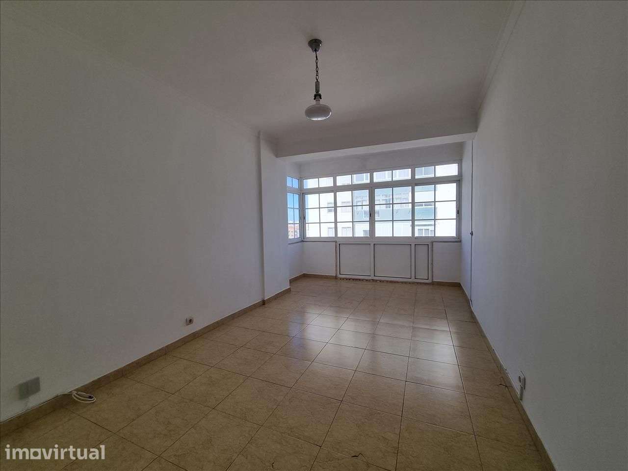 Apartamento T3 na Amadora com arrumos - Grande imagem: 2/22
