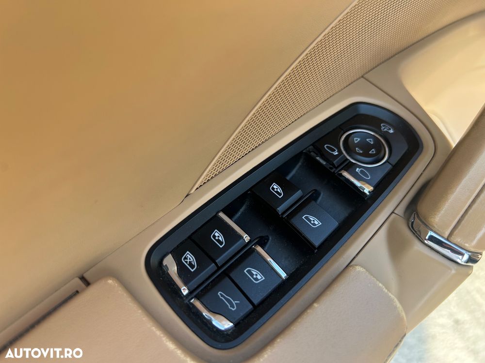 Porsche Cayenne - 27