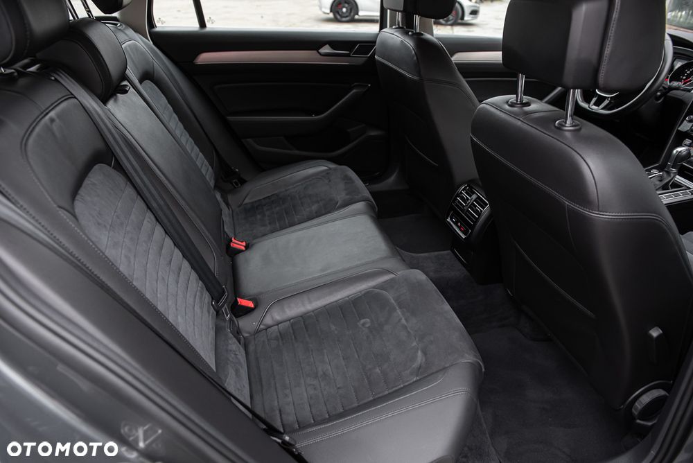 Volkswagen Passat 2.0 TDI SCR 4Motion DSG Highline - 29