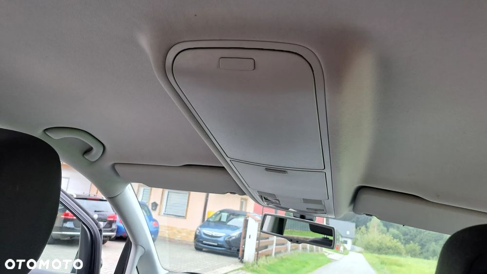 Volkswagen Touran 2.0 TDI DPF DSG Highline - 28