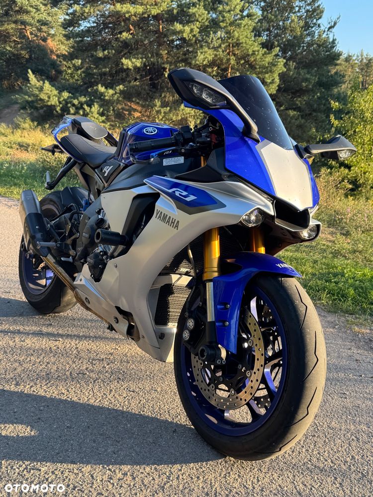 Yamaha R1 - 1