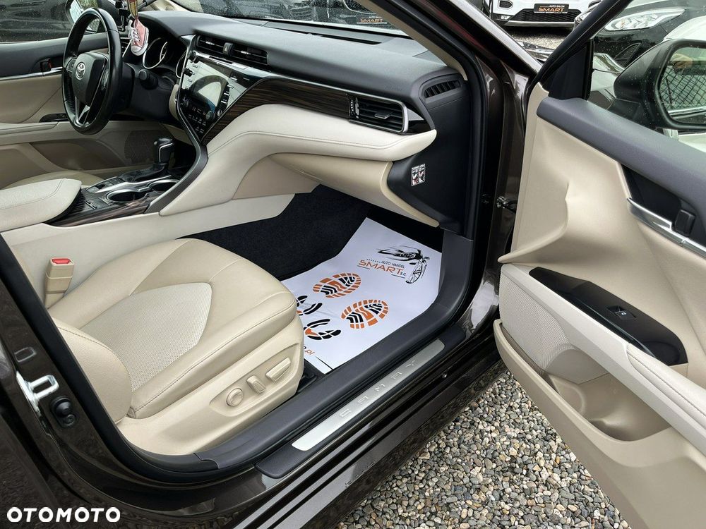 Toyota Camry 2.5 Hybrid Executive CVT - 8