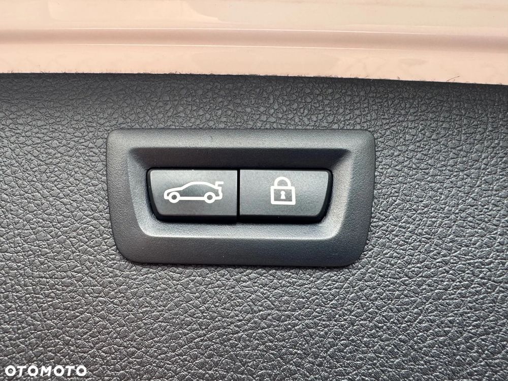 BMW Seria 3 330i xDrive Sport Line Shadow - 17