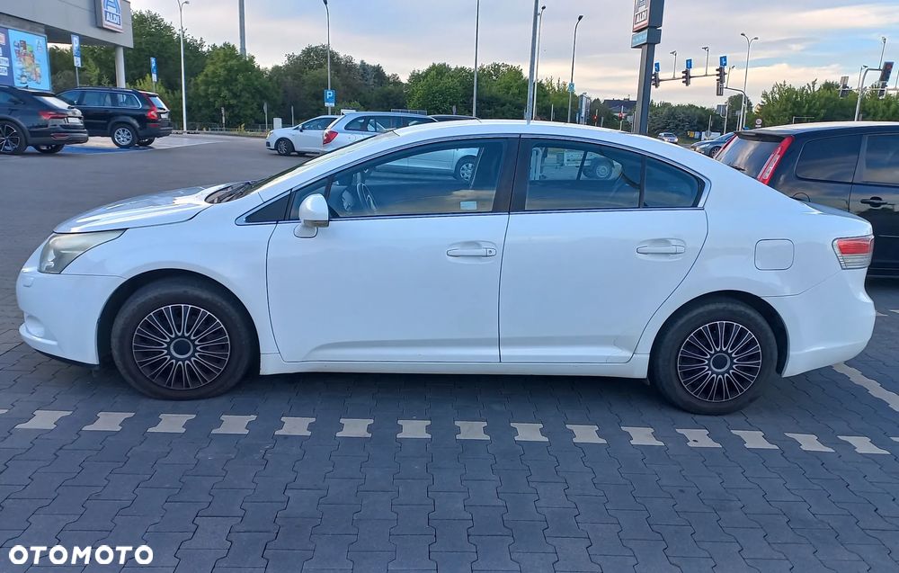 Toyota Avensis 2.0 D-4D Luna - 2