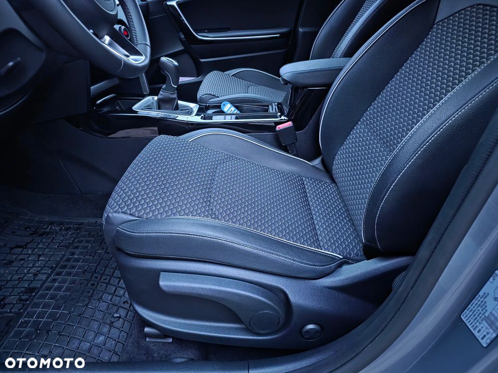 Kia Ceed 1.5 T-GDI Tribute - 24