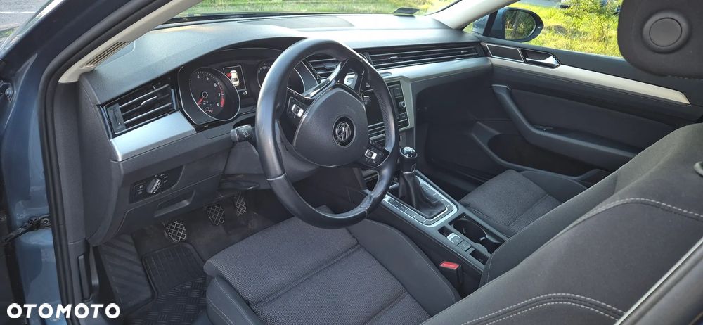 Volkswagen Passat - 8