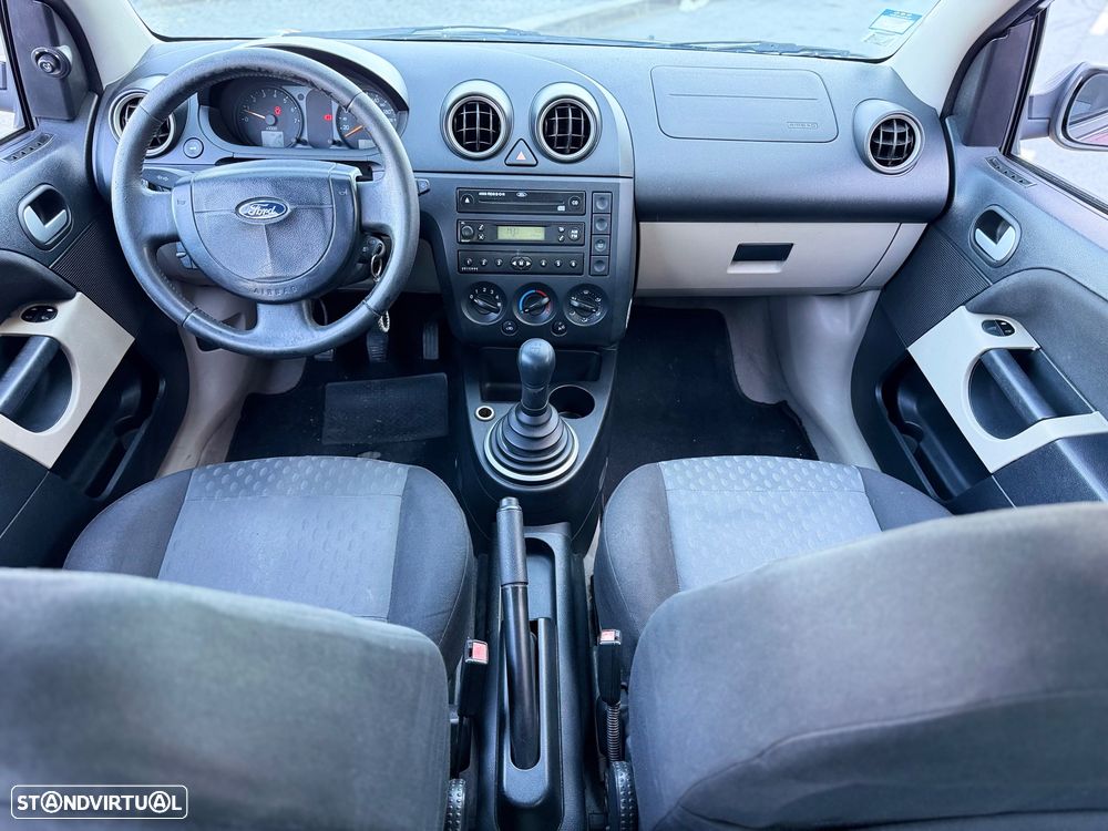 Ford Fiesta 1.25 Ghia - 10