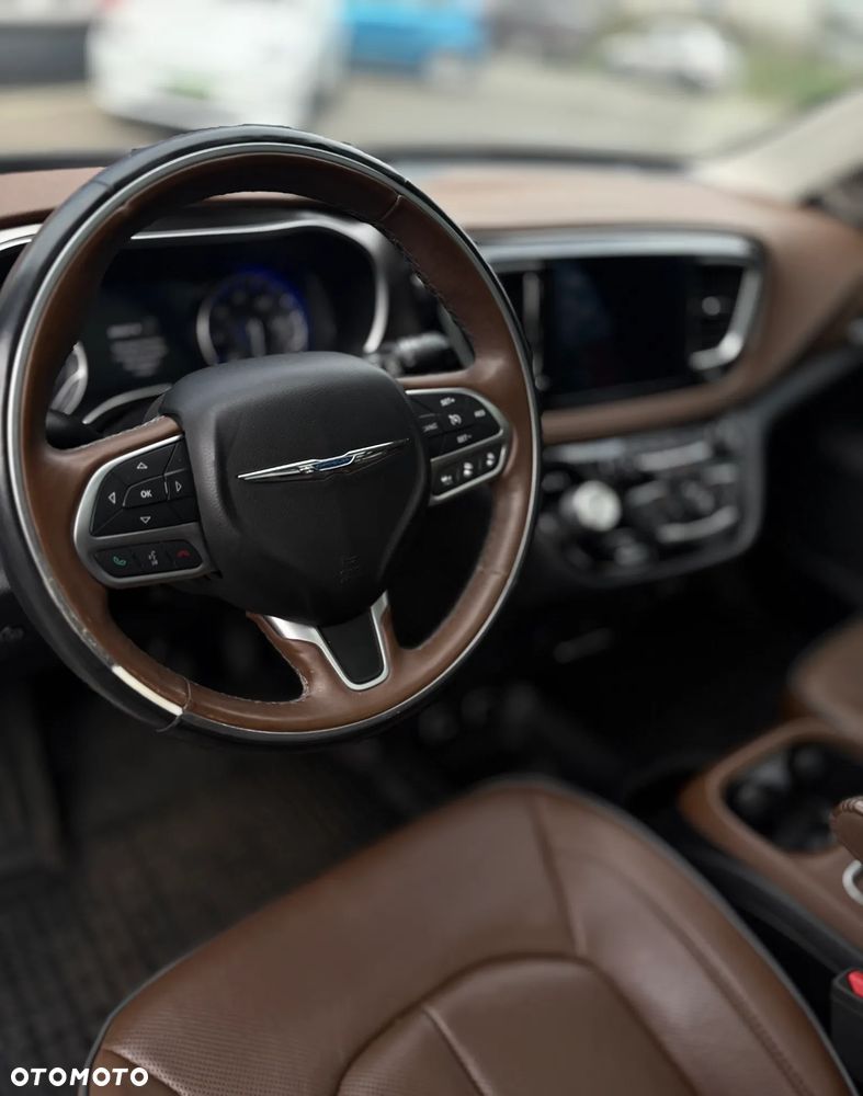 Chrysler Pacifica - 9