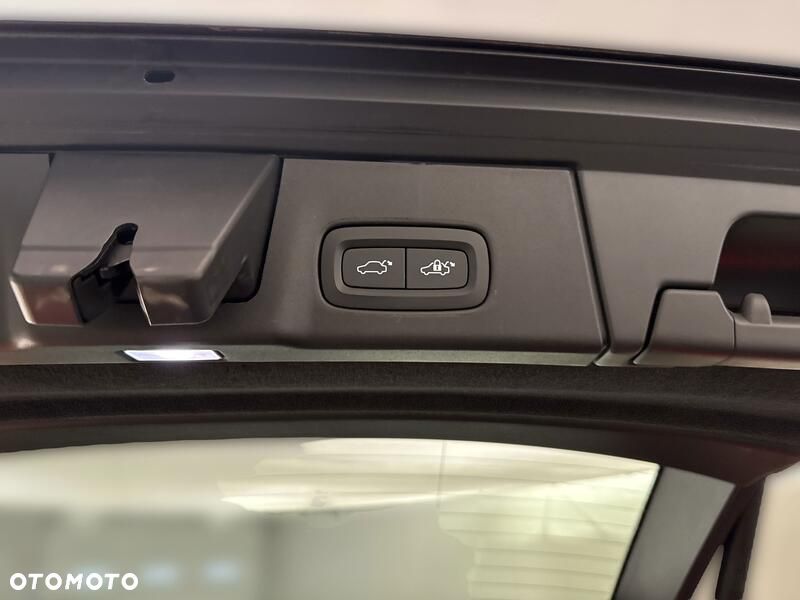 Volvo V90 Cross Country B5 D AWD Ultimate - 21