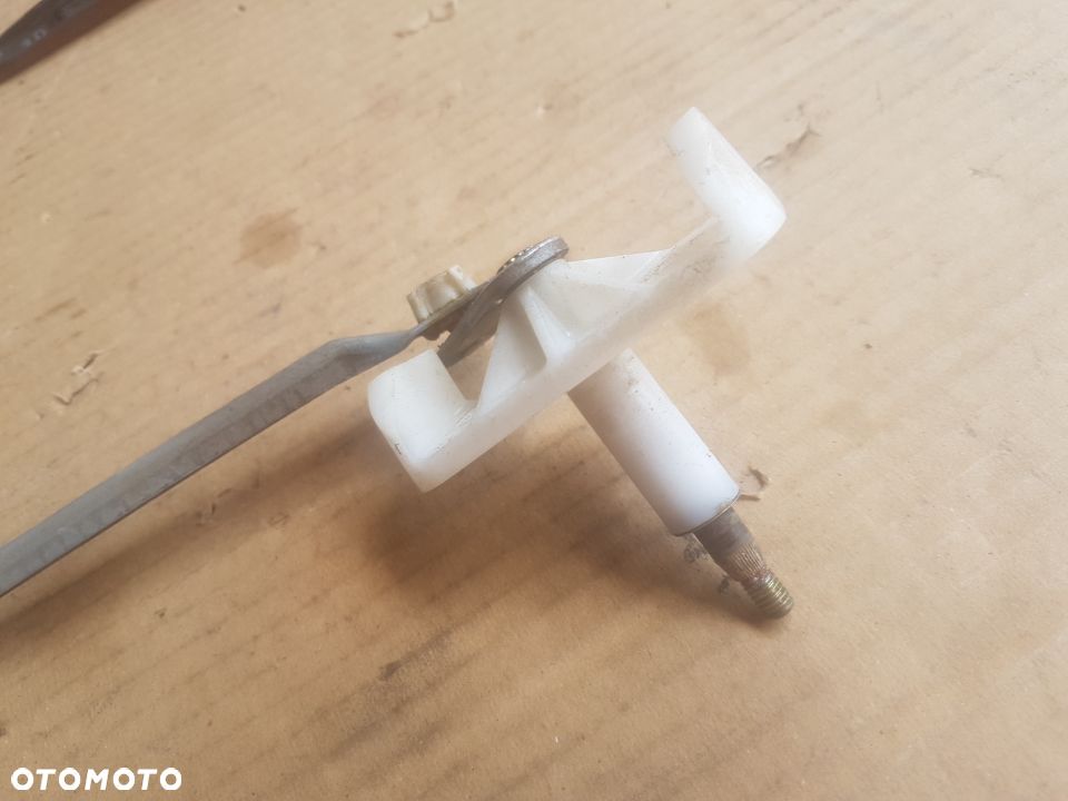 Suzuki Swift EA mechanizm ramię wycieraczki szyby tylnej - 5