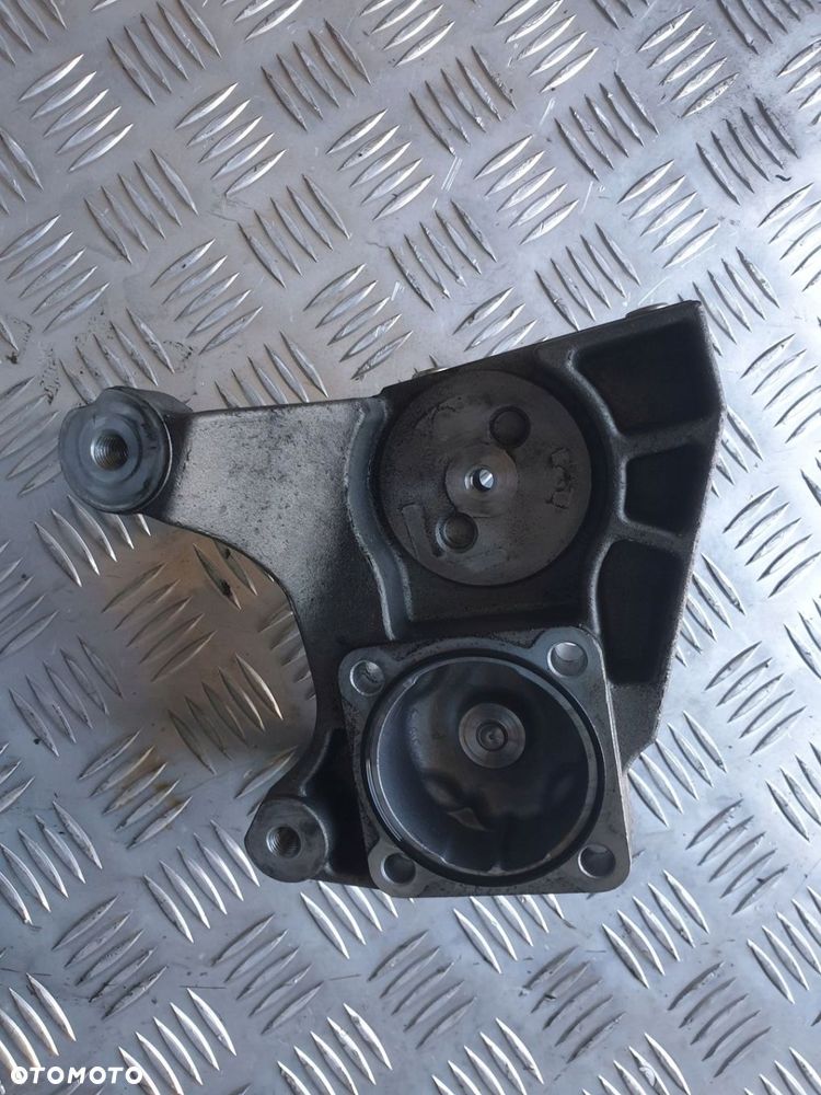 Łapa mocowanie rolki napinacza Iveco Daily - 1