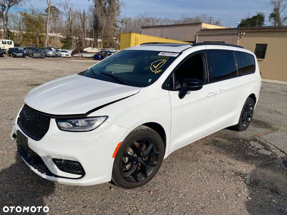 Chrysler Pacifica - 8