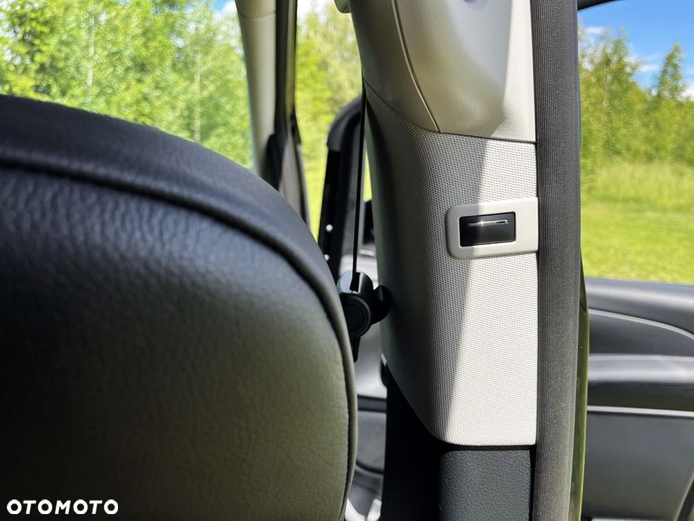 Mercedes-Benz Klasa V 300 d extralang 9G-TRONIC Avantgarde - 16