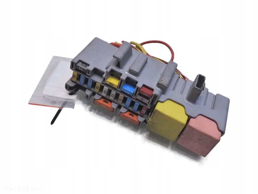 SKRZYNKA BEZPIECZNIKÓW RENAULT SCENIC II 1.9 DCI - 1