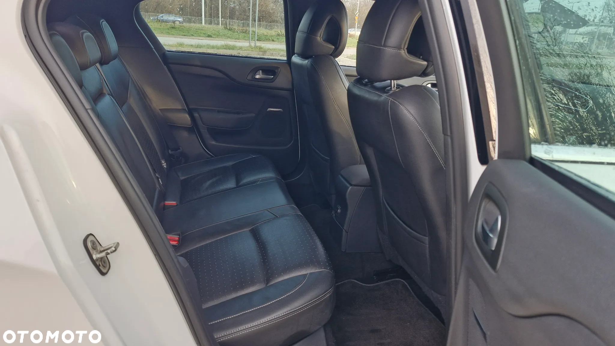 Citroën DS4 e-HDi 115 Chic - 19