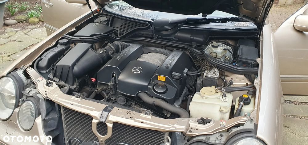 Mercedes-Benz Klasa E 320 T Avantgarde - 22