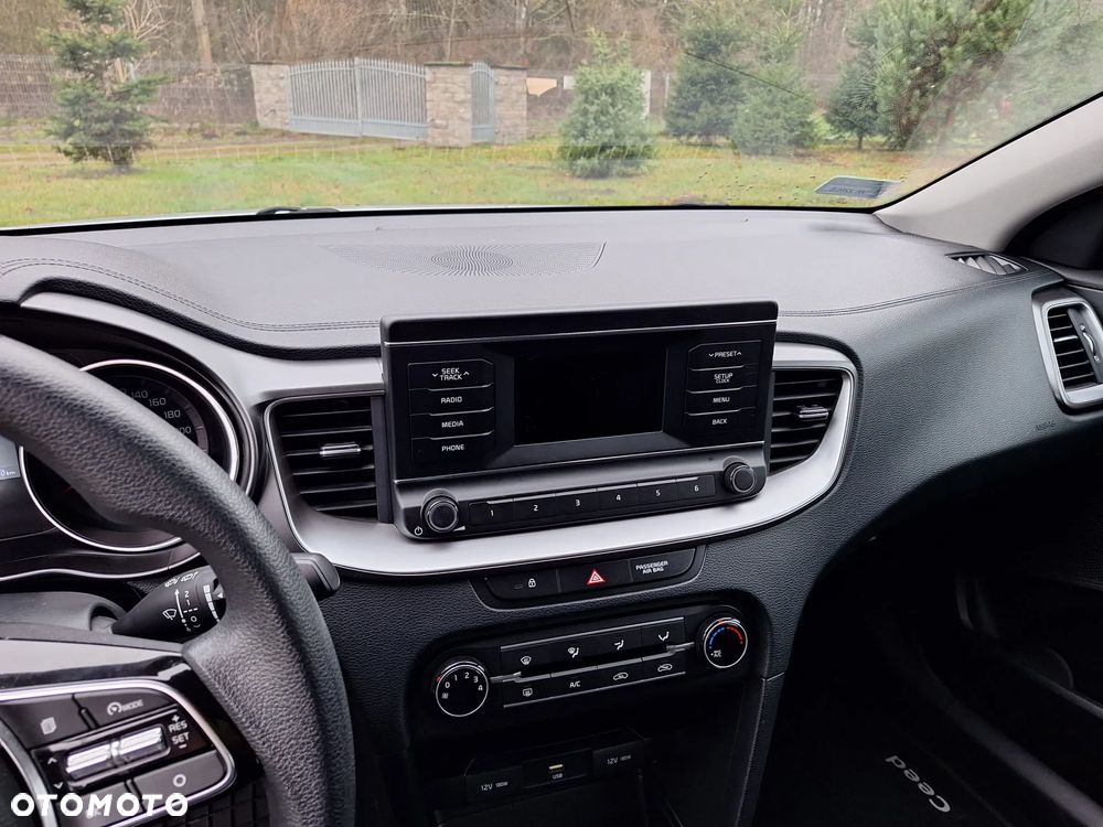 Kia Ceed - 13