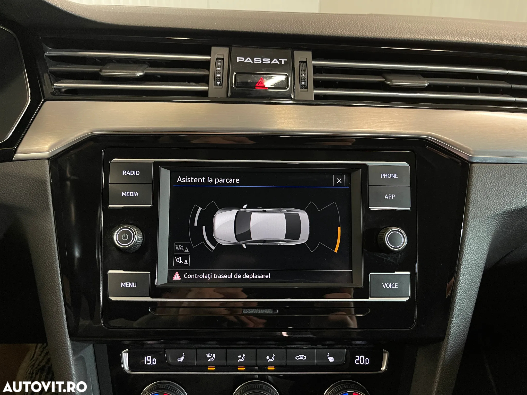 Volkswagen Passat 2.0 TDI DSG Highline - 12