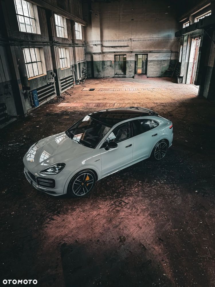 Porsche Cayenne - 1