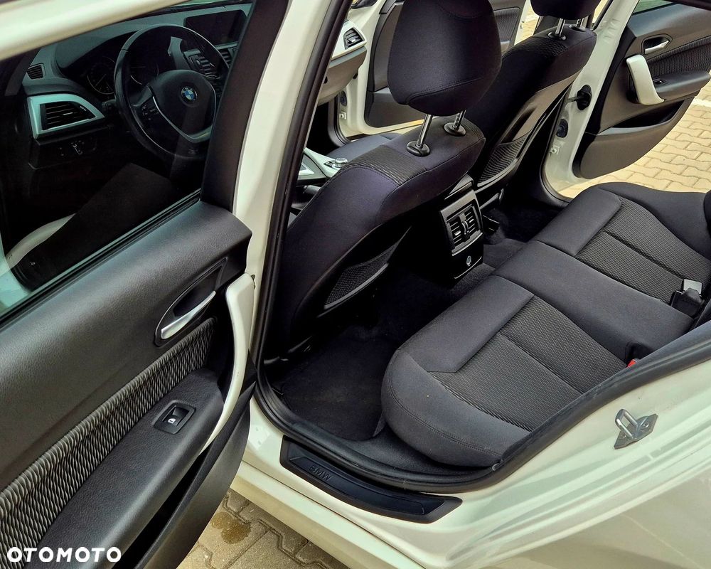 BMW Seria 1 118i Sport Line - 31