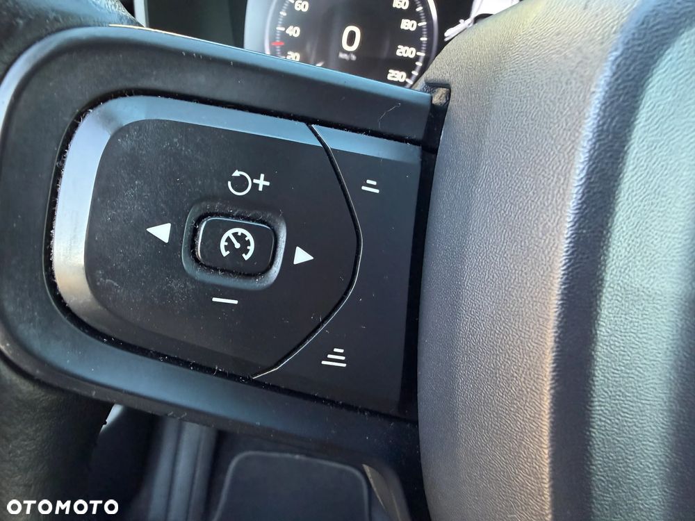 Volvo XC 40 T3 Momentum - 26