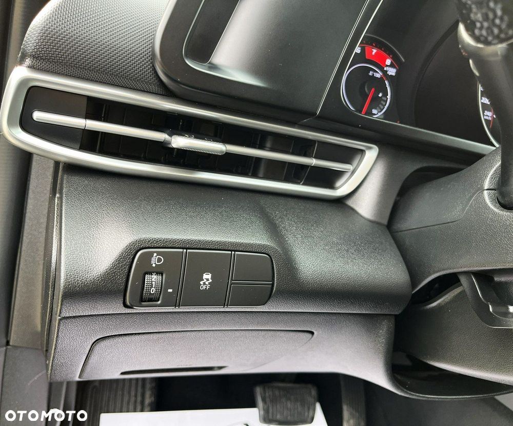 Hyundai Elantra 1.6 Smart CVT - 34