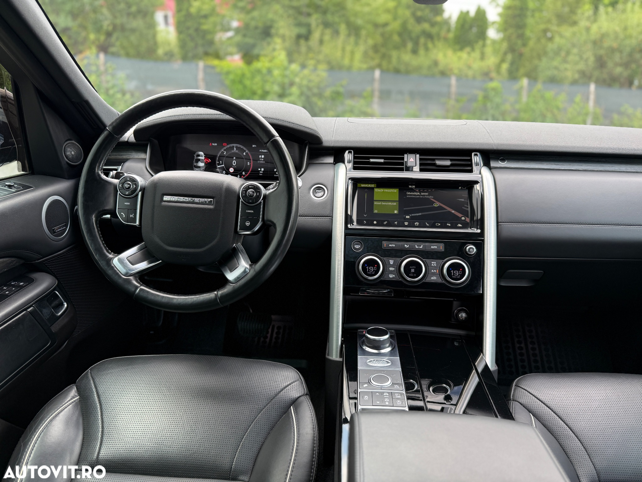 Land Rover Discovery 3.0 L TD6 HSE Luxury - 29
