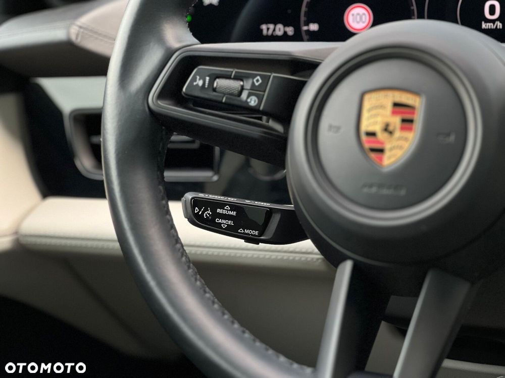 Porsche Taycan - 29