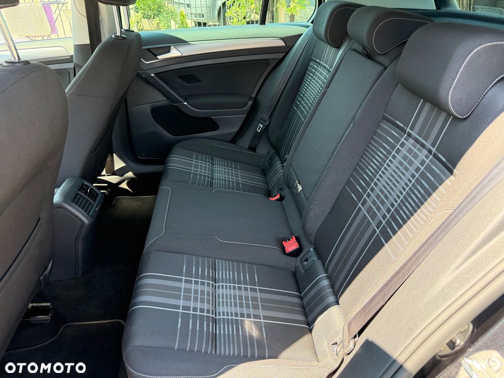 Volkswagen Golf - 25