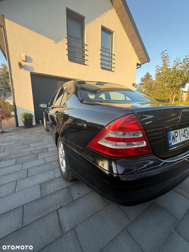 Mercedes-Benz Klasa C 180 Classic - 9