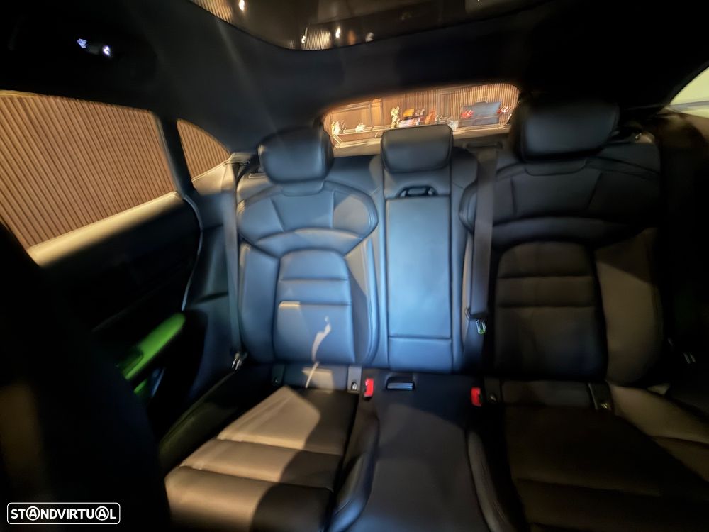 Porsche Taycan Cross Turismo 4S - 29