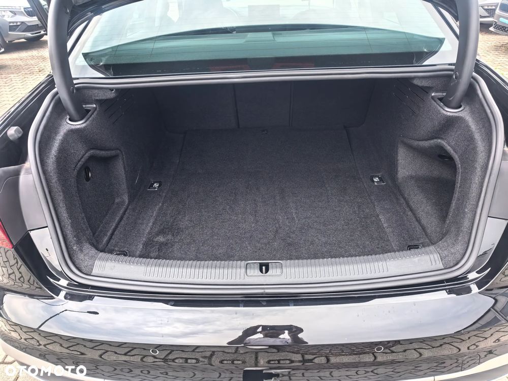 Audi A4 Limousine - 11