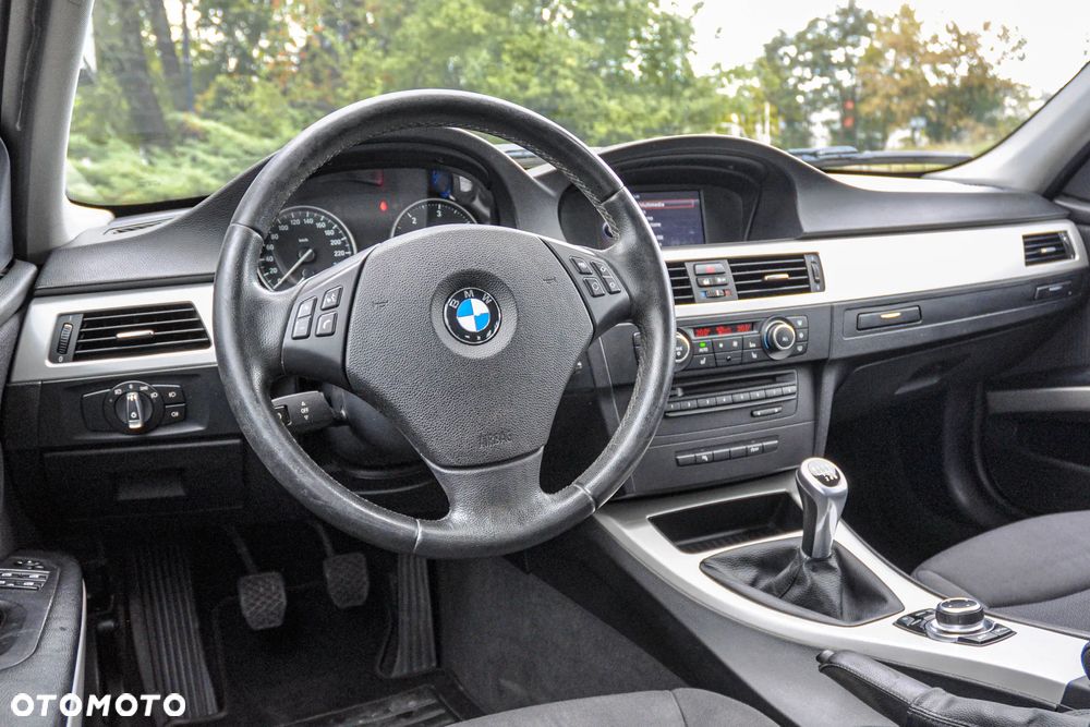 BMW Seria 3 320d DPF Efficient Dynamics Edition - 9
