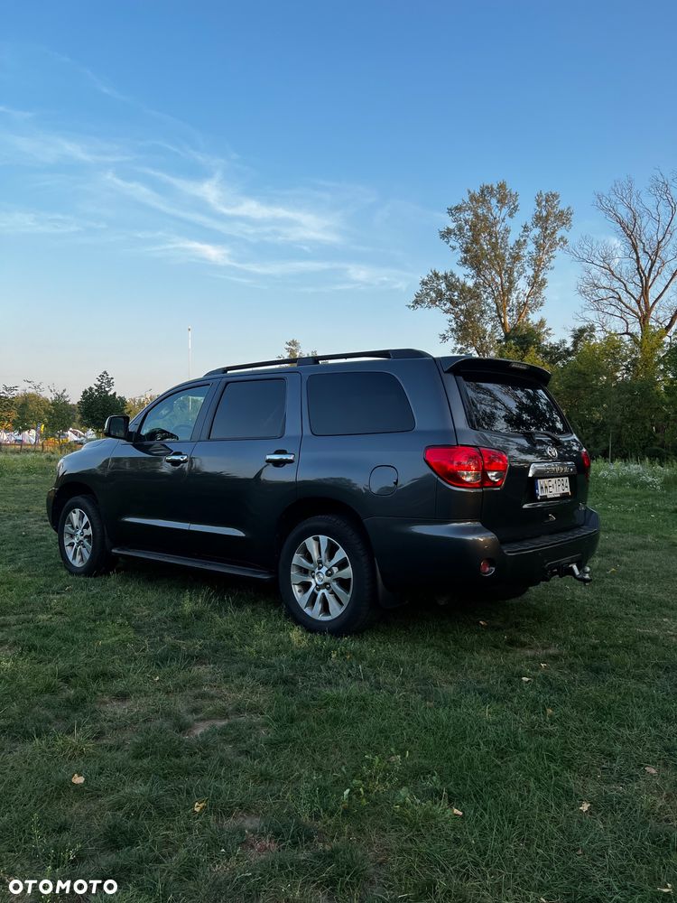 Toyota Sequoia - 4