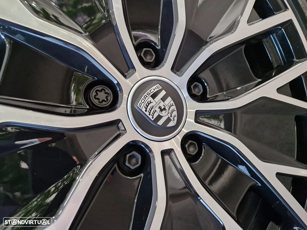 Porsche Taycan Cross Turismo 4S - 12