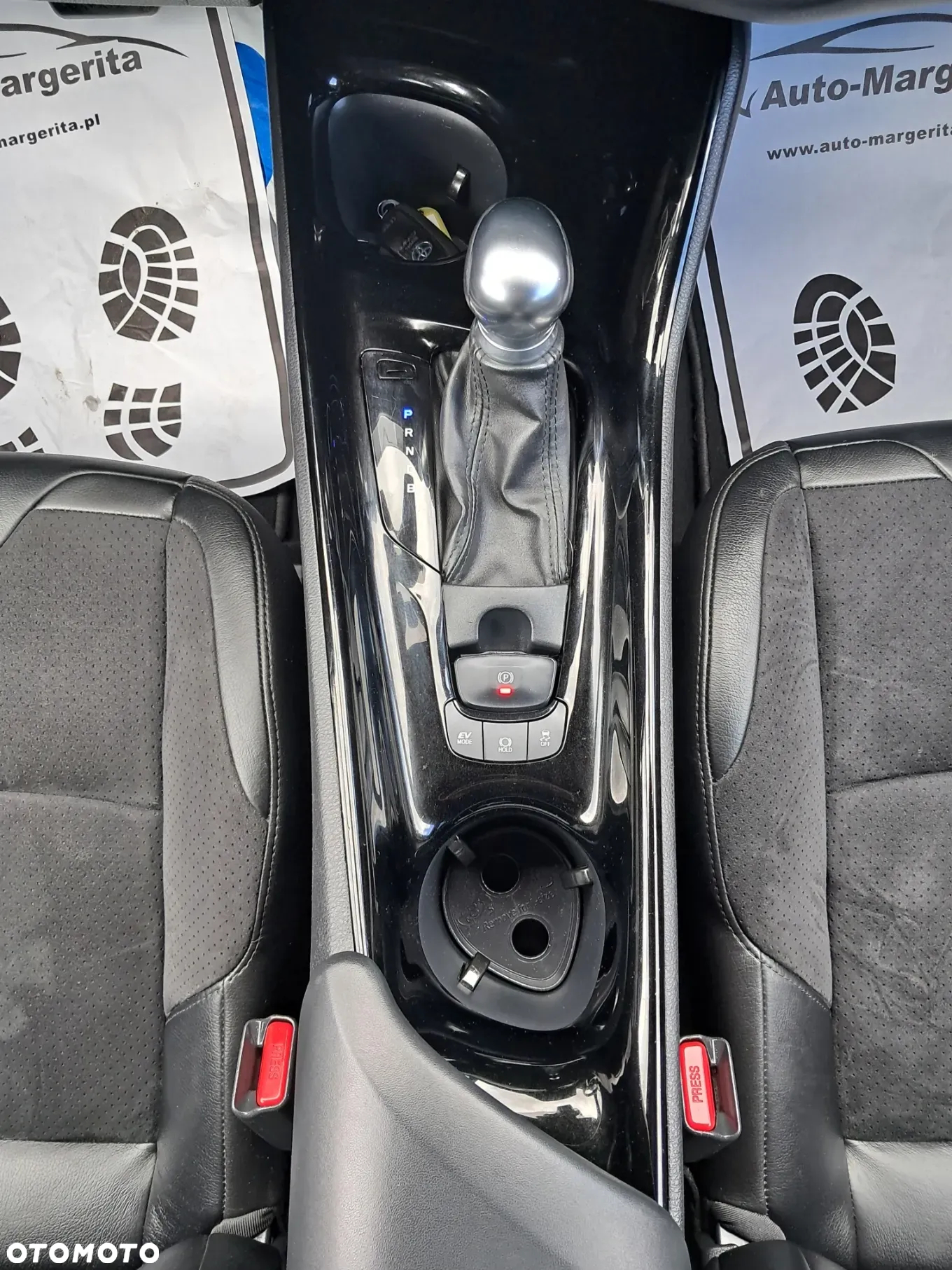 Toyota C-HR 1.8 Hybrid Neon Lime powered by JBL - 21
