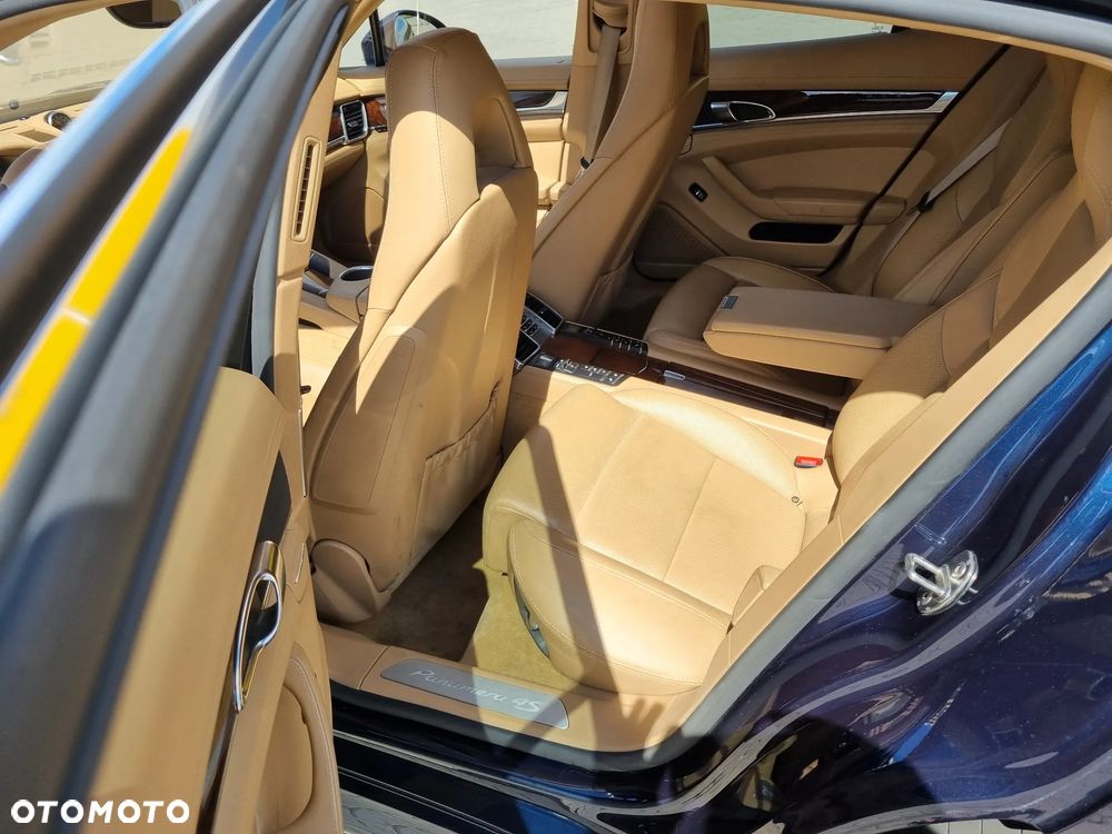 Porsche Panamera 4S - 26