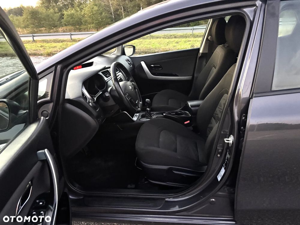 Kia Ceed 1.4 CVVT Dream Team Edition - 14