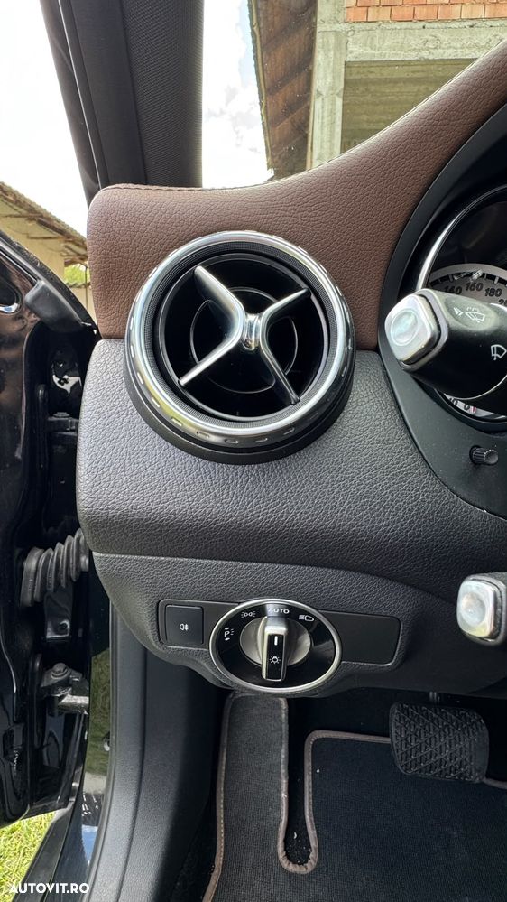 Mercedes-Benz GLA 220 CDI 4MATIC 7G-DCT - 10