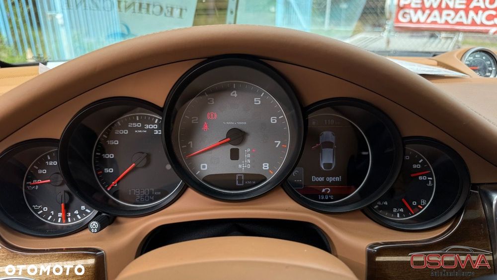 Porsche Panamera - 21