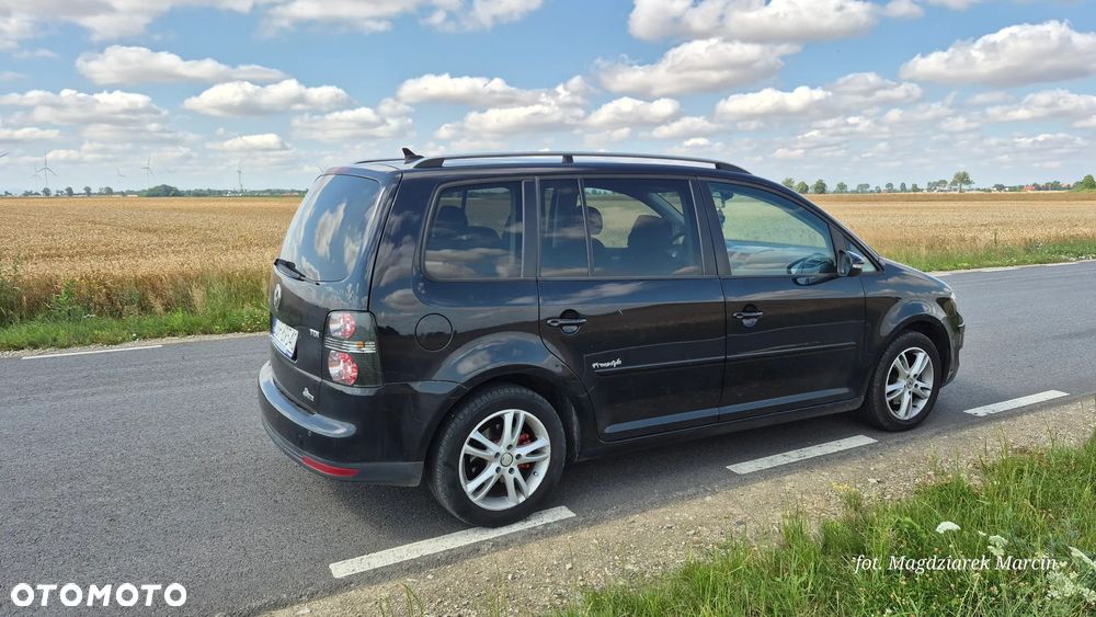 Volkswagen Touran 1.9 TDI Highline DSG - 2