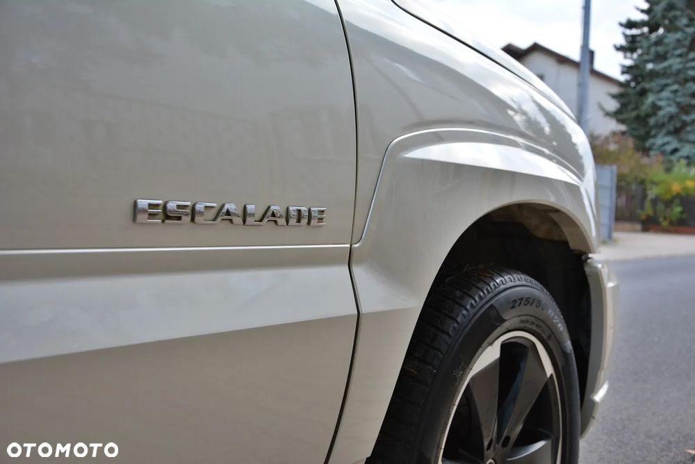 Cadillac Escalade - 22