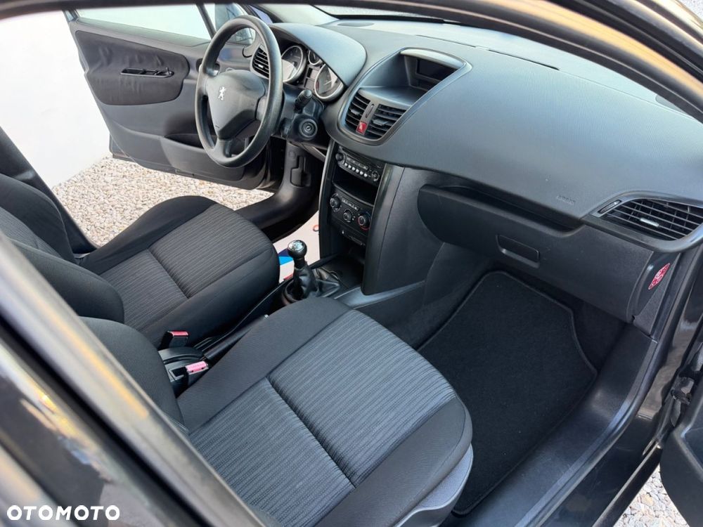 Peugeot 207 - 36