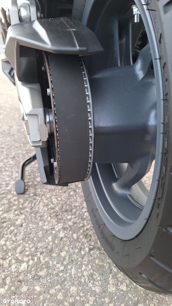 Kymco AK 550 - 33