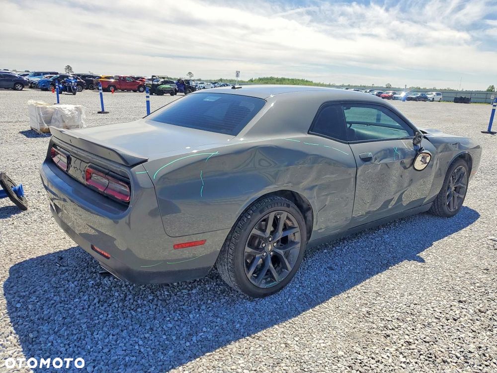Dodge Challenger - 8