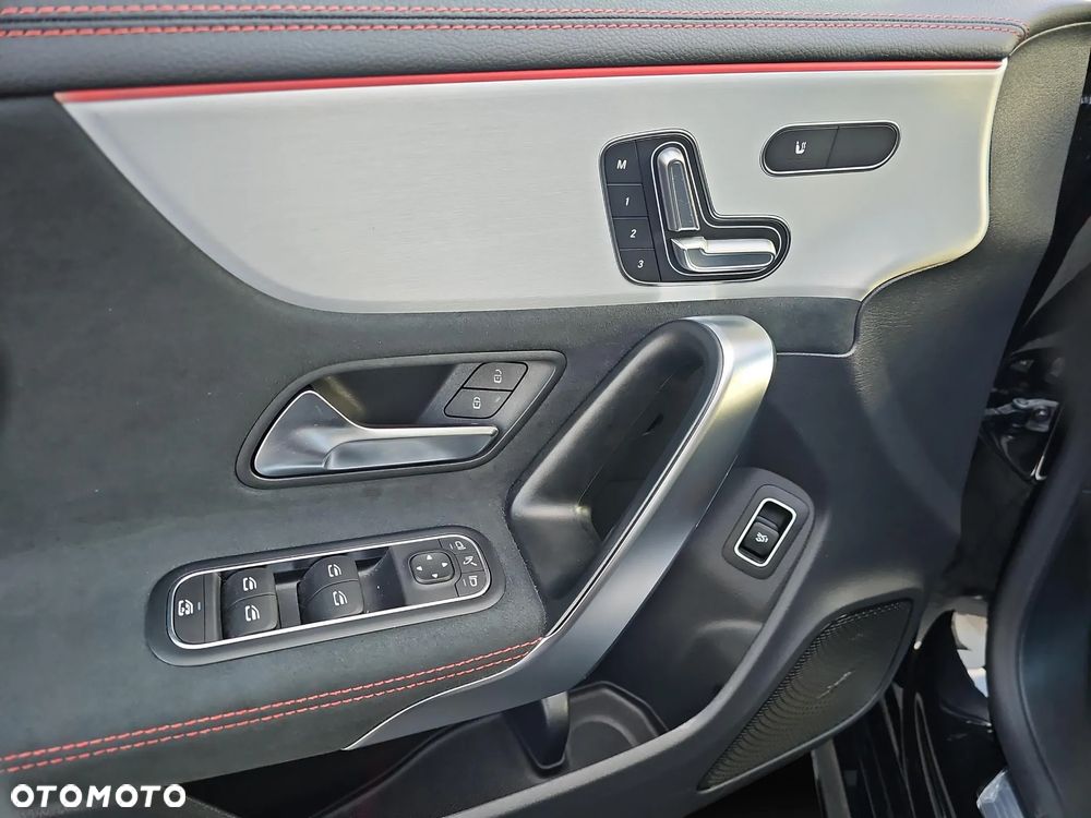 Mercedes-Benz CLA 220 4-Matic AMG Line 7G-DCT - 18