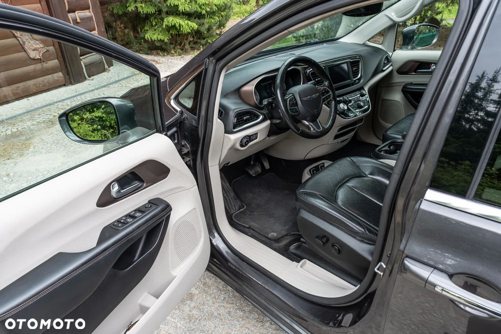 Chrysler Pacifica - 22