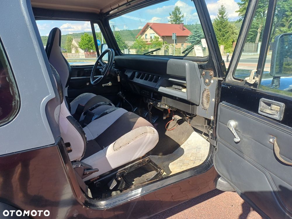 Jeep Wrangler - 16