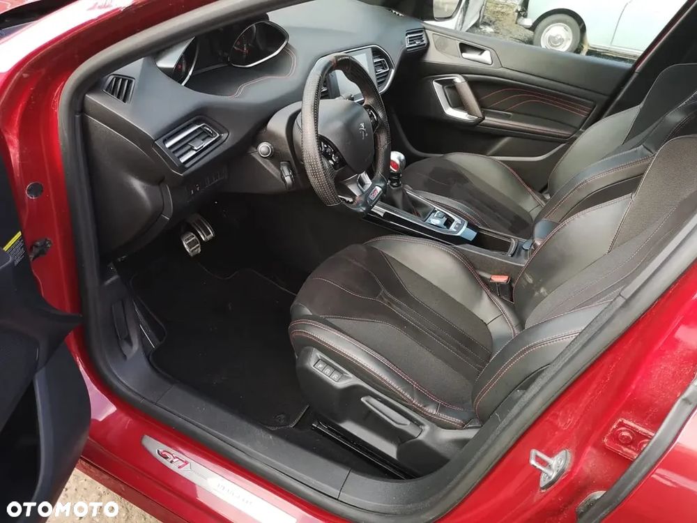 Peugeot 308 1.6 e-THP GTi by Sport S&S - 23